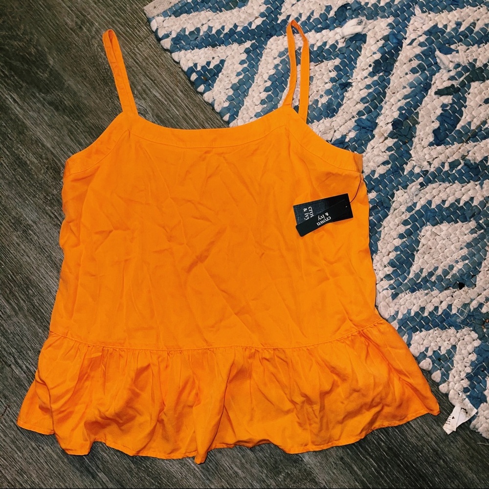 NWT Crown and ivy creamsicle flowy tank top